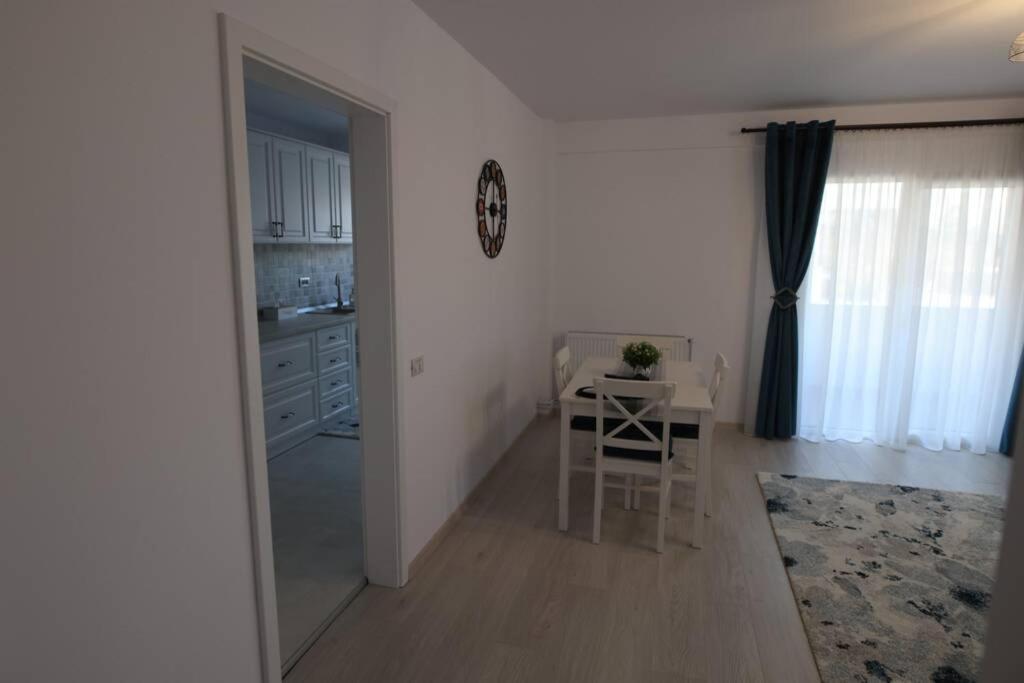 White Apartment Gura Humorului, Bucovina, Voronet Luaran gambar