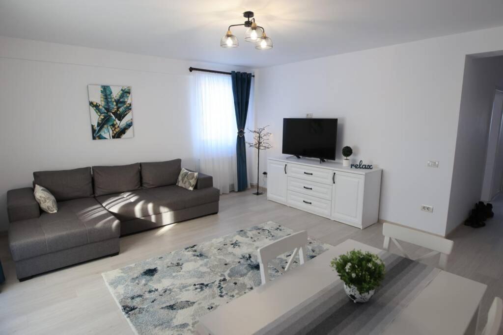 White Apartment Gura Humorului, Bucovina, Voronet Luaran gambar
