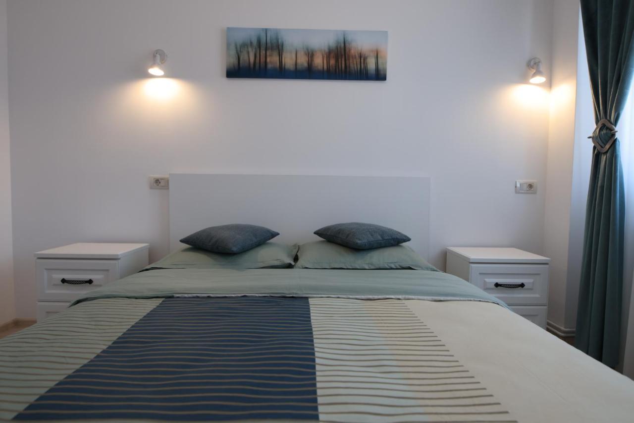 White Apartment Gura Humorului, Bucovina, Voronet Luaran gambar
