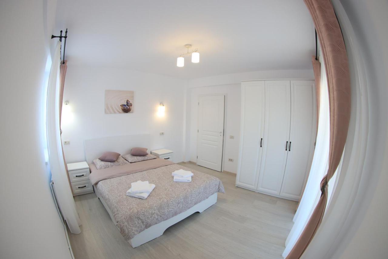 White Apartment Gura Humorului, Bucovina, Voronet Luaran gambar