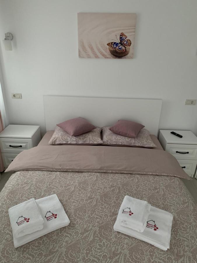 White Apartment Gura Humorului, Bucovina, Voronet Luaran gambar