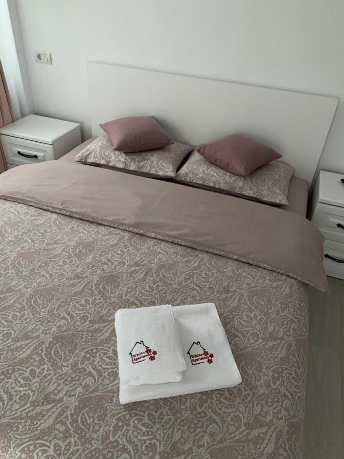 White Apartment Gura Humorului, Bucovina, Voronet Luaran gambar