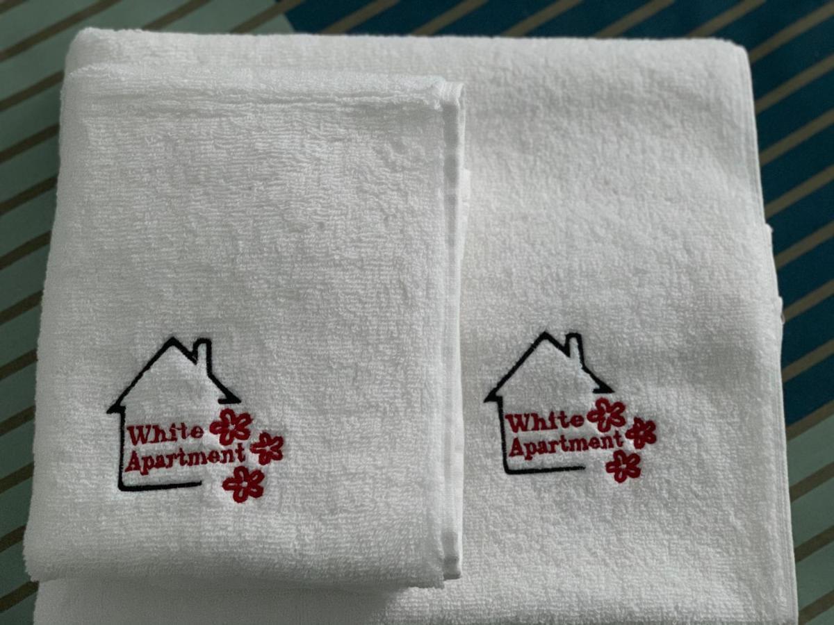 White Apartment Gura Humorului, Bucovina, Voronet Luaran gambar